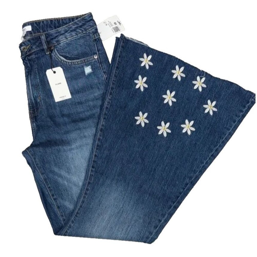 Forever 21 Flare, Bell Bottom Junior Blue Jeans with Daisy Embroidery, Size 26